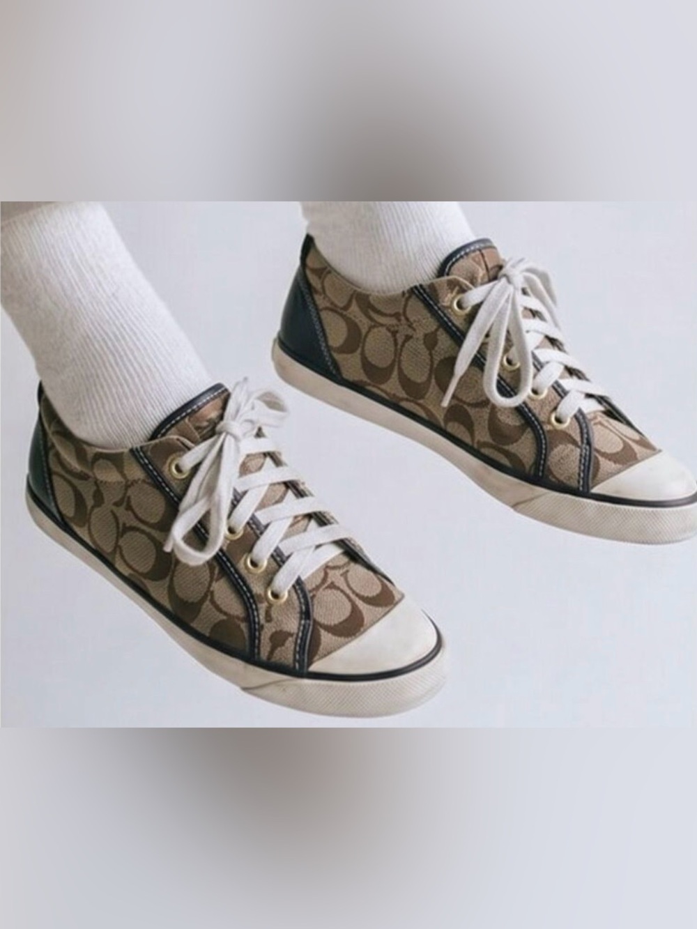 Coach woman’s Barrett vintage style logo lace up sneakers in a 9.5 - Picture 9 of 9
